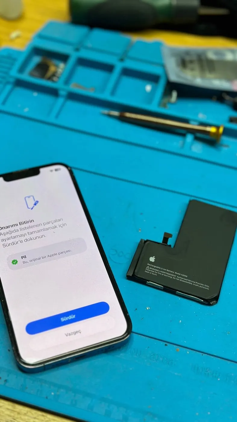 iPhone 13 Batarya Değişimi — Değişim sonrası iOS doğrulaması: Pil — orijinal Apple parçası
