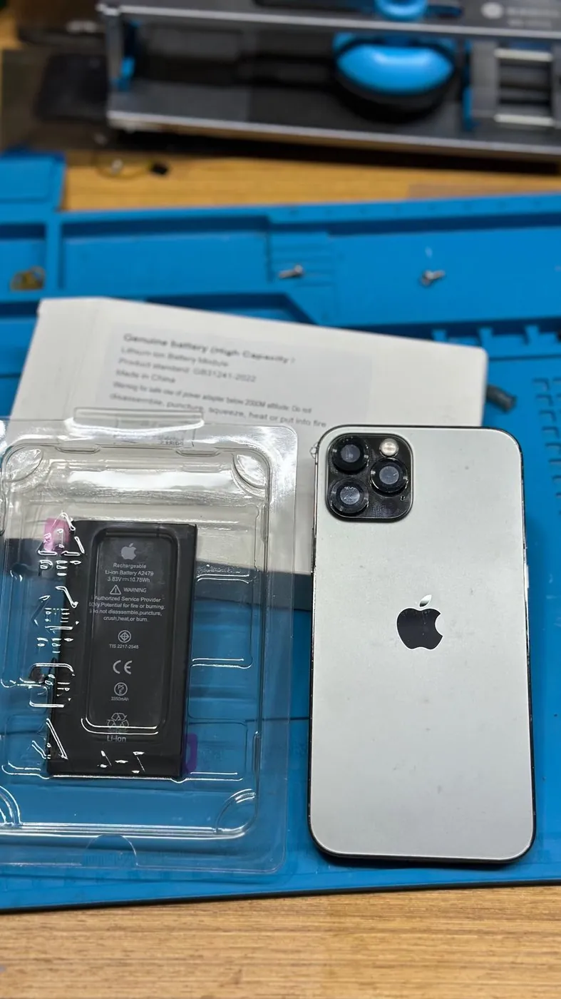 iPhone 13 Batarya Değişimi — Yüksek kapasiteli pil ve hazırlanan gövde
