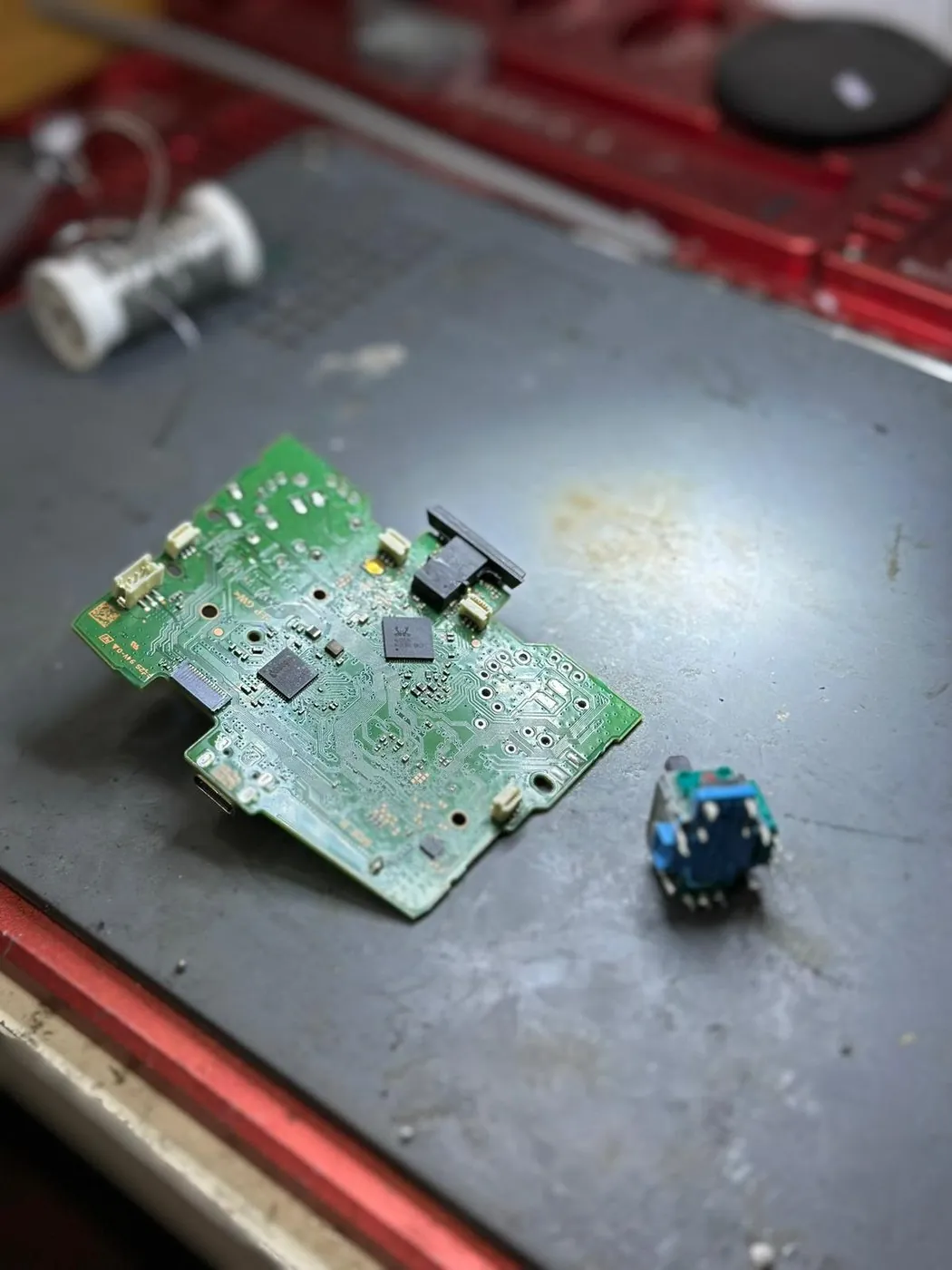 PS5 Kol Tamiri (DualSense) — Anakarttan sökülmüş analog modül