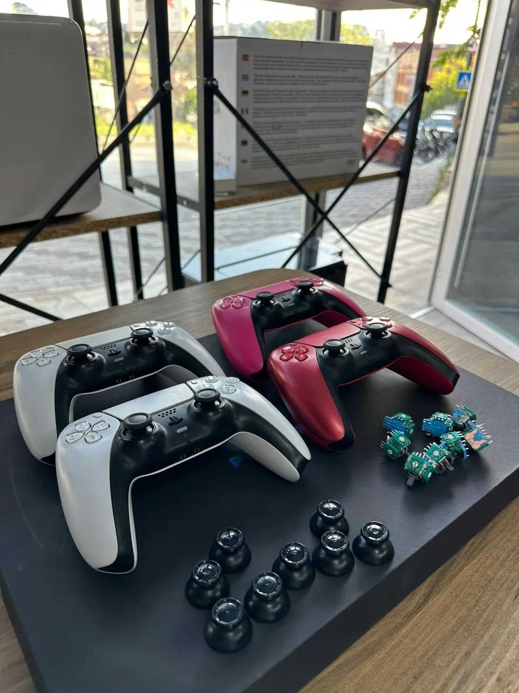 PS5 Kol Tamiri (DualSense) — Değişim için hazır analog modüller ve başlıklar
