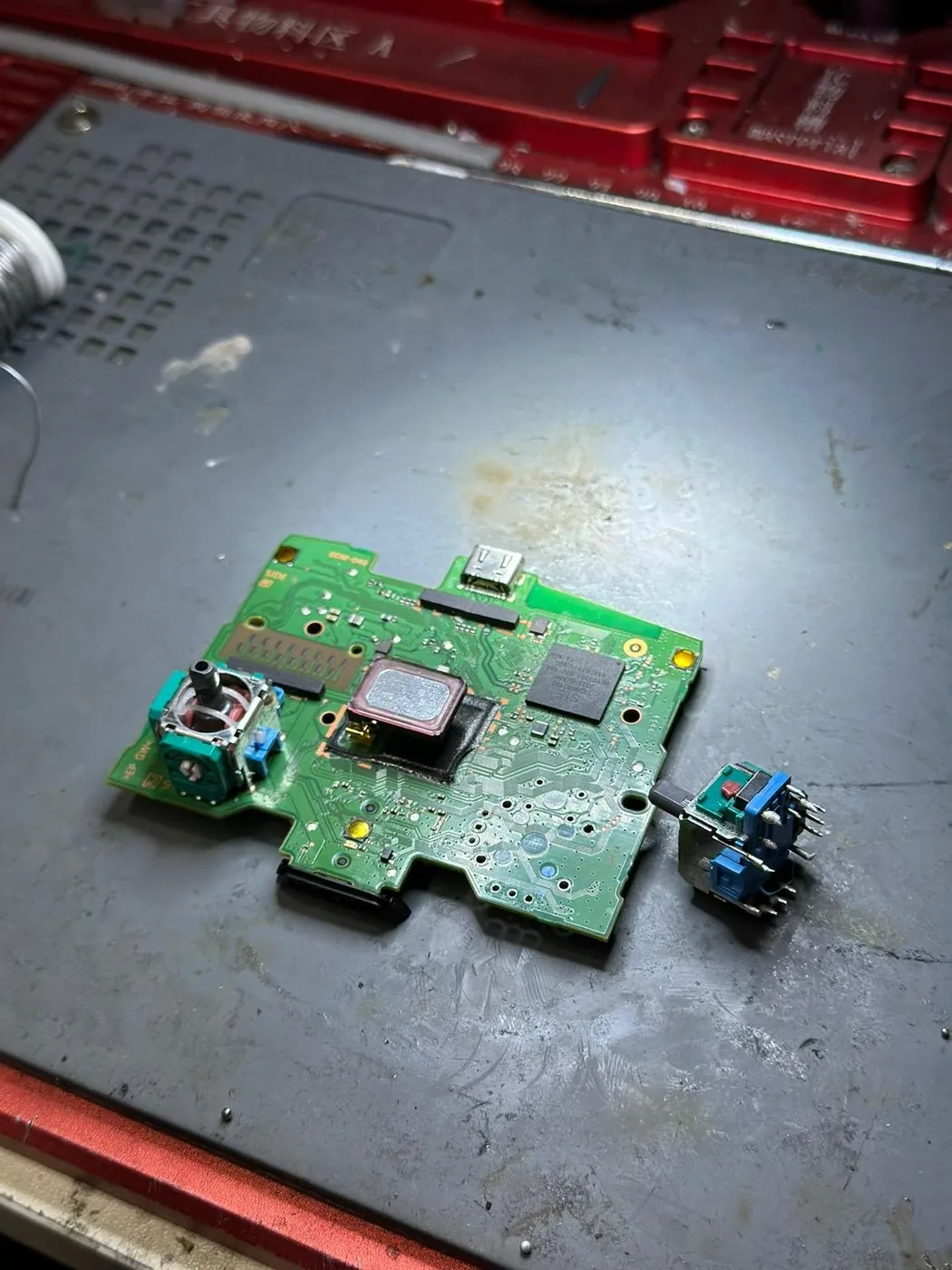 PS5 Kol Tamiri (DualSense) — Anakarttan analog modülün lehimle sökülmesi